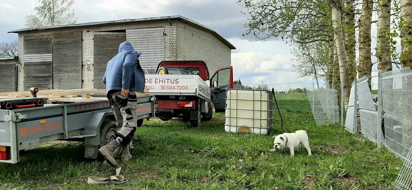 OPMAN AIAD tööauto ja haagis piirdeaia paigaldustöödel